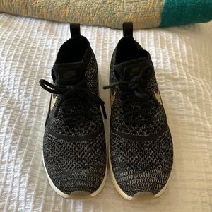 Beautiful Nike runners 7.5 Black